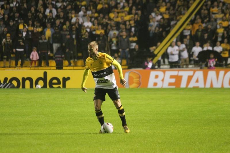 Criciúma bate o Sampaio Corrêa por 3 a 1 e alivia pressão — foto 1