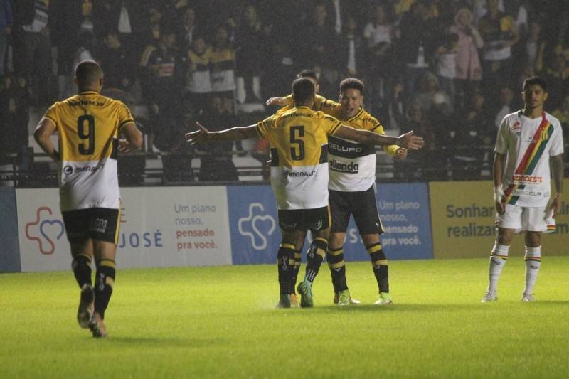 Criciúma bate o Sampaio Corrêa por 3 a 1 e alivia pressão — foto 2
