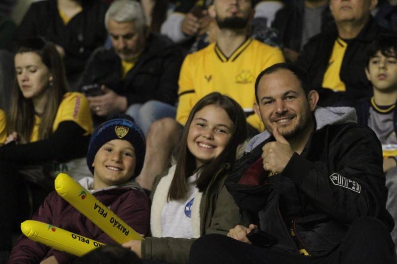 Torcida comparece ao Majestoso e vibra com a vitória tricolor — foto 1