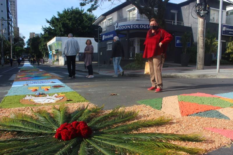 Criciumenses se reúnem na Praça do Congresso para celebrar Corpus Christi — foto 2