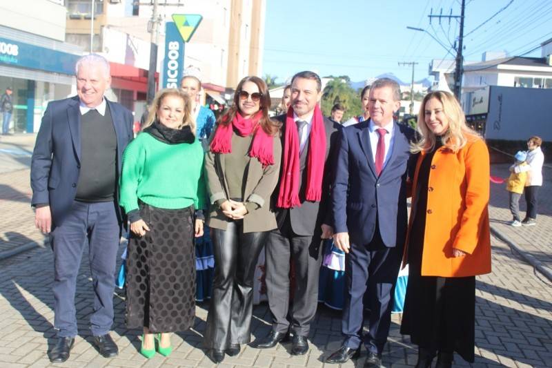 Com a presença do governador Carlos Moisés, mais de 30 famílias desfilam em Nova Veneza — foto 42