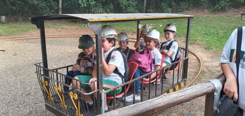 Alunos de Maracajá visitam Mina de Visitação Octávio Fontana em Criciúma — foto 2