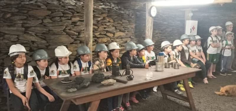 Alunos de Maracajá visitam Mina de Visitação Octávio Fontana em Criciúma — foto 3