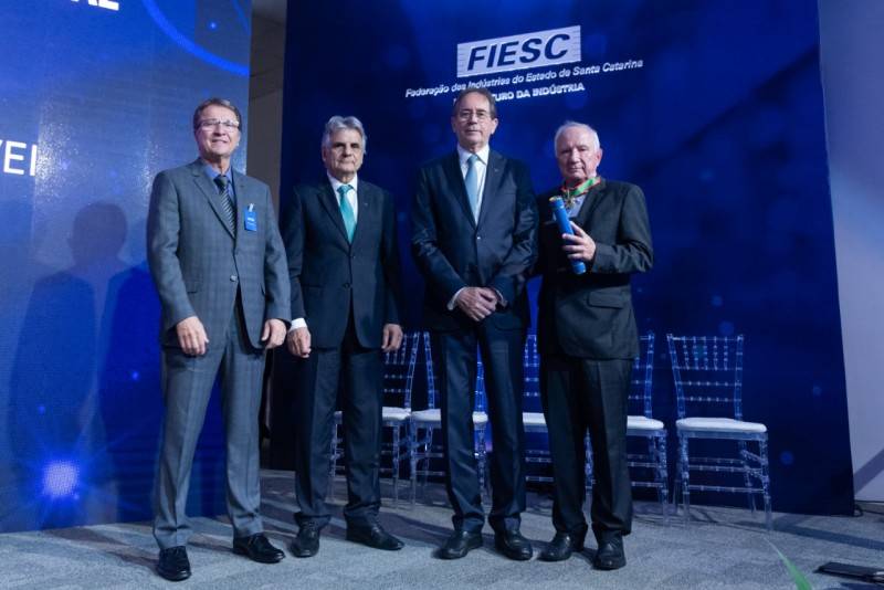 Fiesc entrega ordem do Mérito Industrial a Antônio Deoclesio Pavei — foto 1