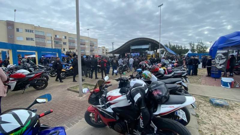 1º Moto Peixe é sucesso e lota a praça central — foto 2