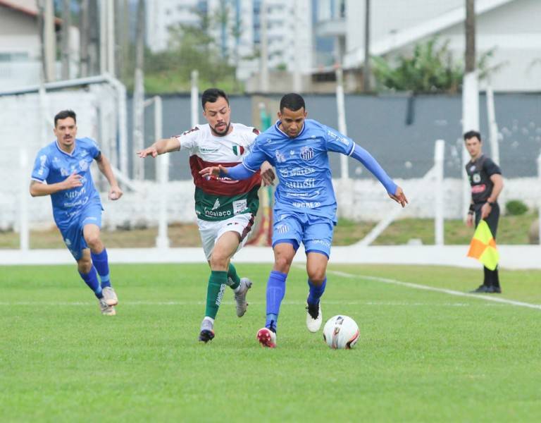 Caravaggio sai na frente, mas sofre virada do Blumenau — foto 2