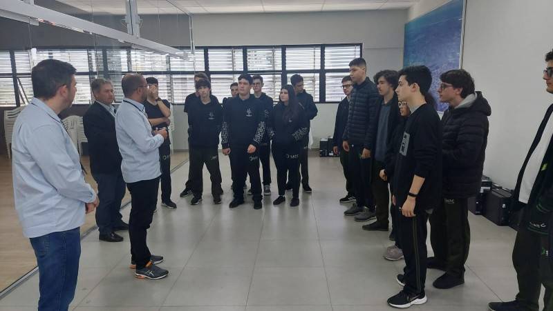 Alunos da Satc recuperam computadores de escolas públicas de Içara — foto 4