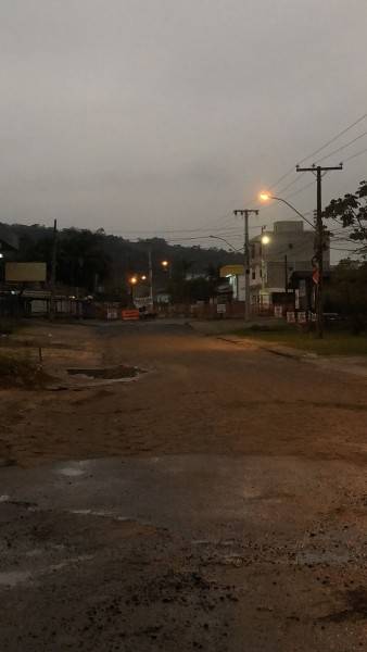 Obras do binário da avenida Santos Dumont alteram trânsito no São Luiz e geram reclamação — foto 2