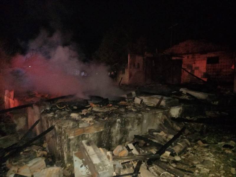 Casa é totalmente destruída pelo fogo em Balneário Rincão — foto 2
