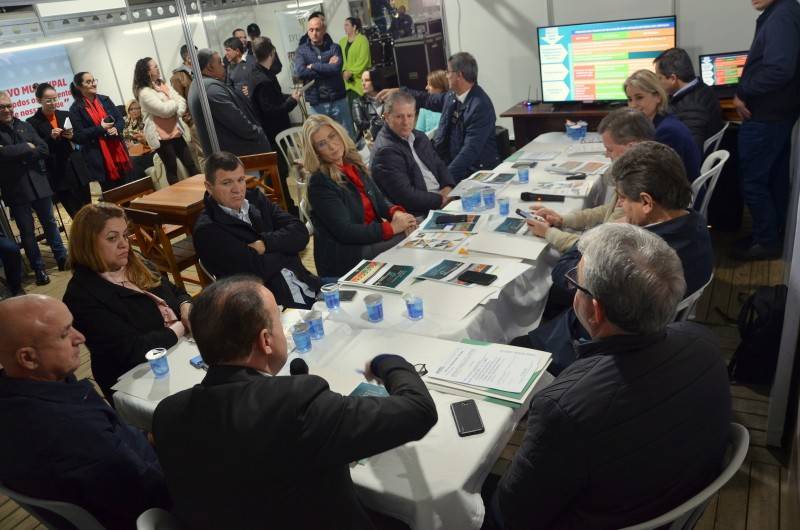 Prefeitos voltam a debater plano de Desenvolvimento Regional em reunião no Balneário Rincão — foto 1