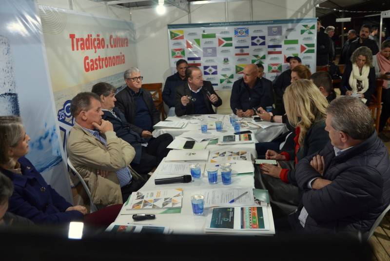 Prefeitos voltam a debater plano de Desenvolvimento Regional em reunião no Balneário Rincão — foto 2