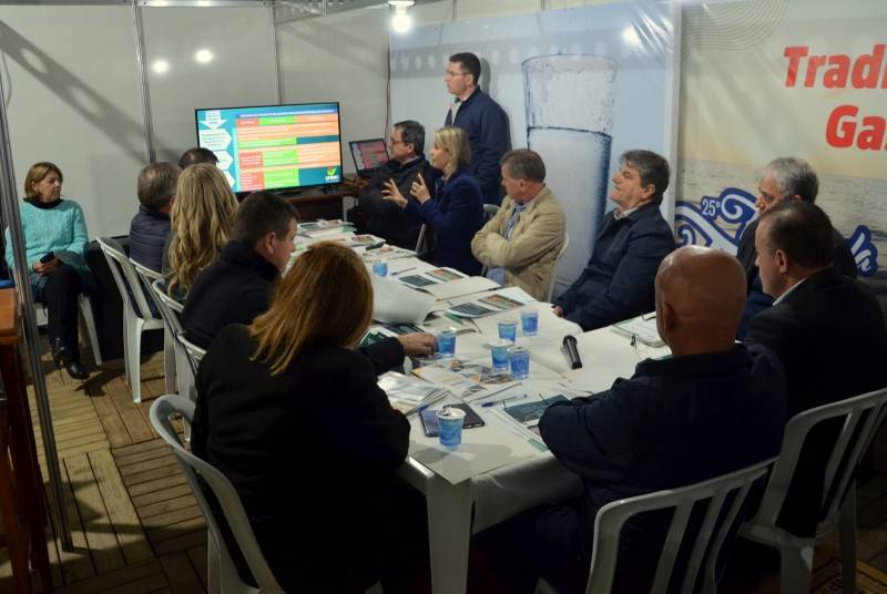Prefeitos voltam a debater plano de Desenvolvimento Regional em reunião no Balneário Rincão — foto 4