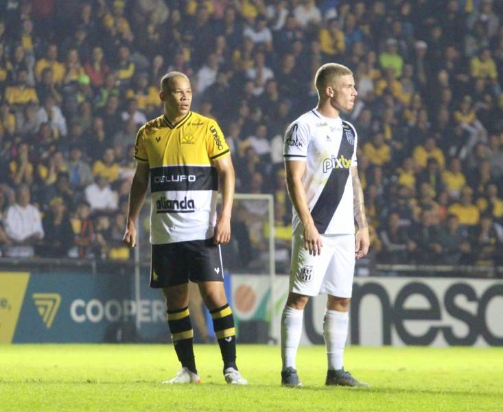 Criciúma sai perdendo e arranca empate nos acréscimos contra a Ponte Preta — foto 1