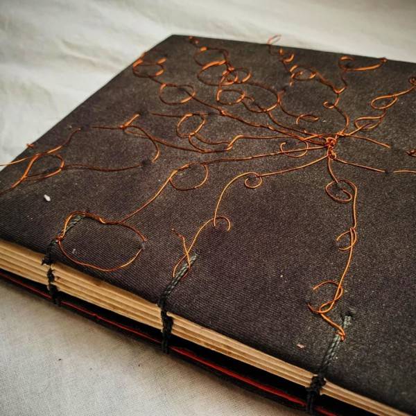 Criciumense confecciona sketchbboks dos sonhos para custear viagens de estudo — foto 1