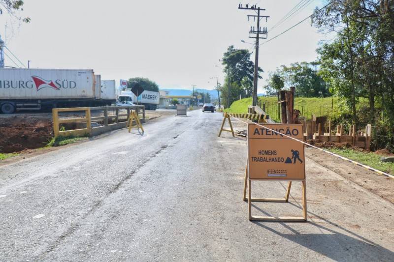 Obras interditam ponte no bairro Bortolotto em Nova Veneza — foto 1