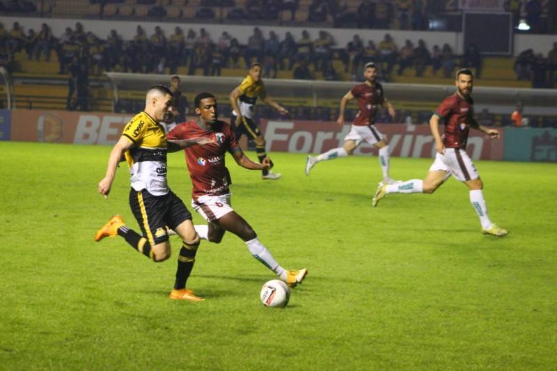 Com gol de zagueiro estreante, Criciúma volta a vencer — foto 2