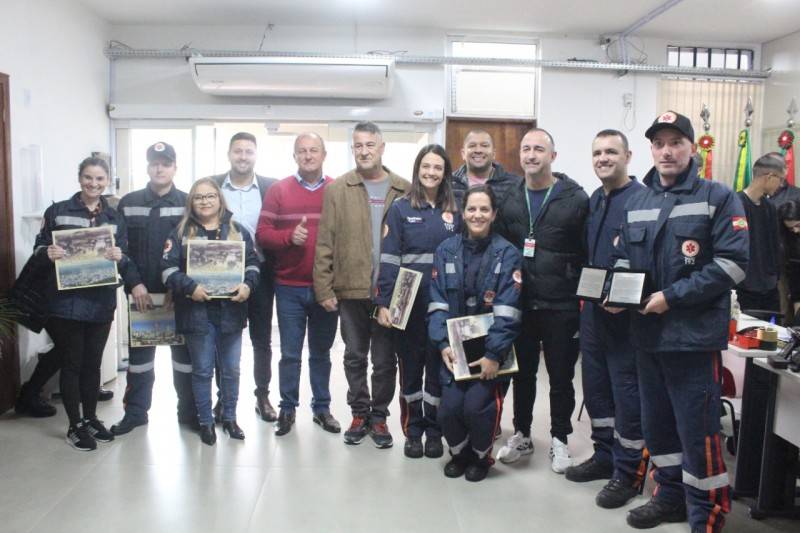 Motorista salvo pelo Samu após sofrer parada cardiorrespiratória reencontra a equipe para agradecer — foto 1