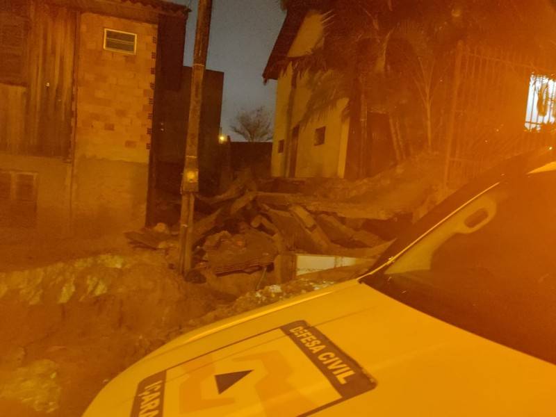 Vias bloqueadas, pontos de alagamentos e aulas comprometidas em Içara — foto 1