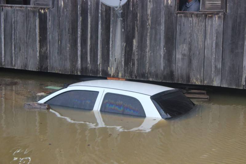 Carros, furgão e até caminhão ficam submersos em Forquilhinha — foto 7