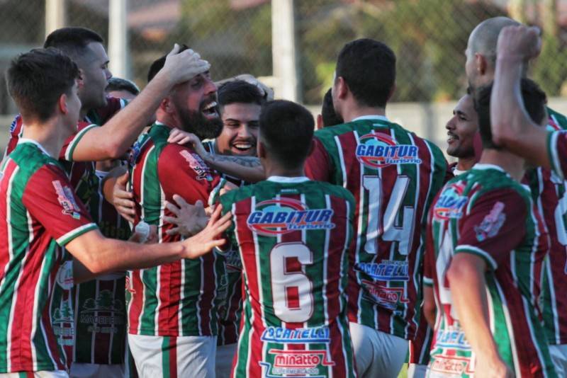 São Bento Baixo levanta a taça do municipal de Nova Veneza — foto 2