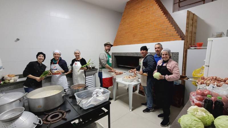 Ação do Lions Clube retirou mais de uma tonelada de lixo da SC-108 em Cocal; confira a galeria — foto 1