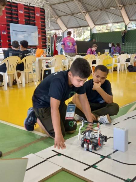 Colégio Satc é campeão estadual da Olimpíada Brasileira de Robótica — foto 2