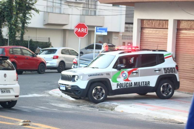 Torcida carvoeira começa a chegar no Heriberto Hülse; confira a galeria de fotos — foto 1