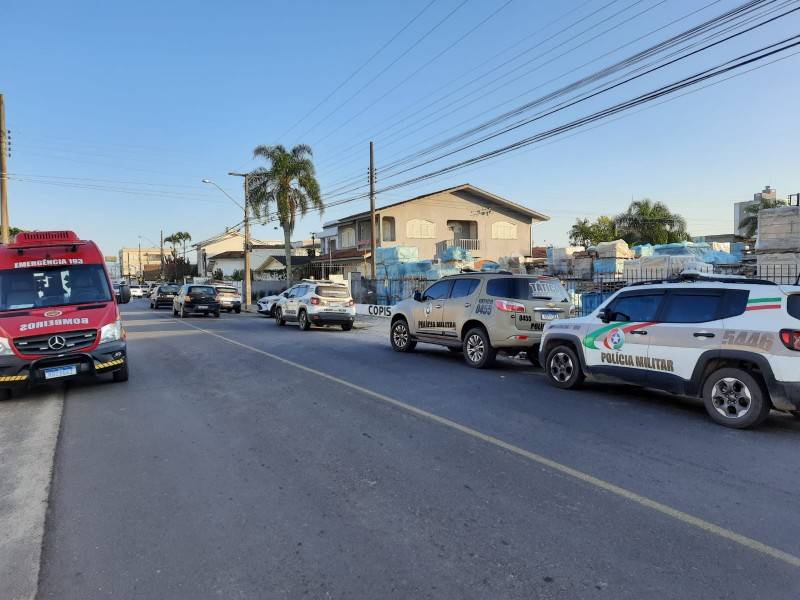 Cinco pessoas foram presas e drogas, armas e munições foram apreendidas em operação em Araranguá — foto 2