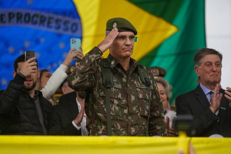Em Florianópolis, governador em exercício acompanha o desfile de 7 de setembro — foto 35
