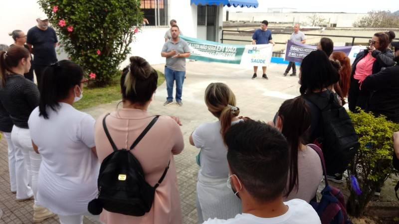 Profissionais de enfermagem do HRA repetem ato de trabalhadores de Criciúma e paralisam atividades — foto 1