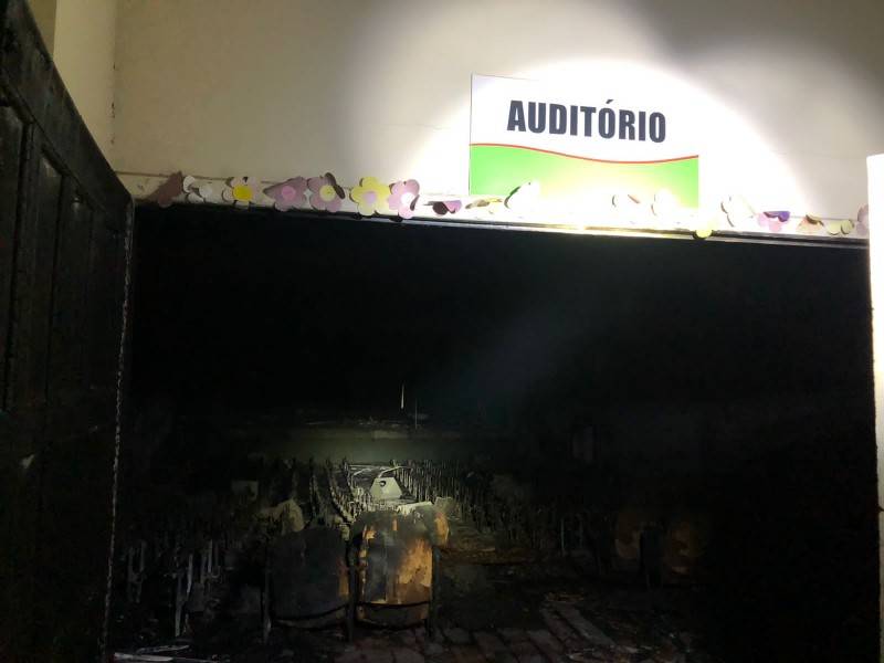 Imagens mostram destruição do auditório do Teatro Célia Belizária de Souza — foto 8