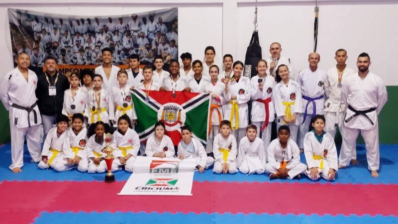 Atletas de Criciúma conquistam bons resultados em campeonatos de jiu jitsu e karatê — foto 1