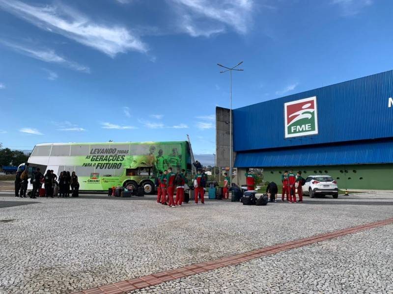 Mais de 230 atletas criciumenses embarcam rumo aos Joguinhos Abertos de Santa Catarina — foto 2