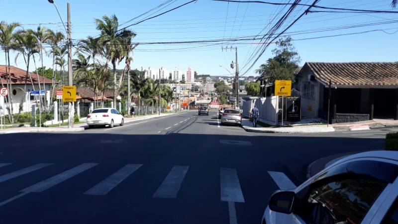 Obras no binário causam mudanças no trânsito no bairro São Luiz — foto 1