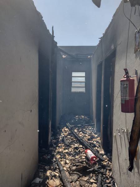 Vídeo: incêndio atinge 14 apartamentos em Orleans; uma pessoa foi resgatada da edificação — foto 2
