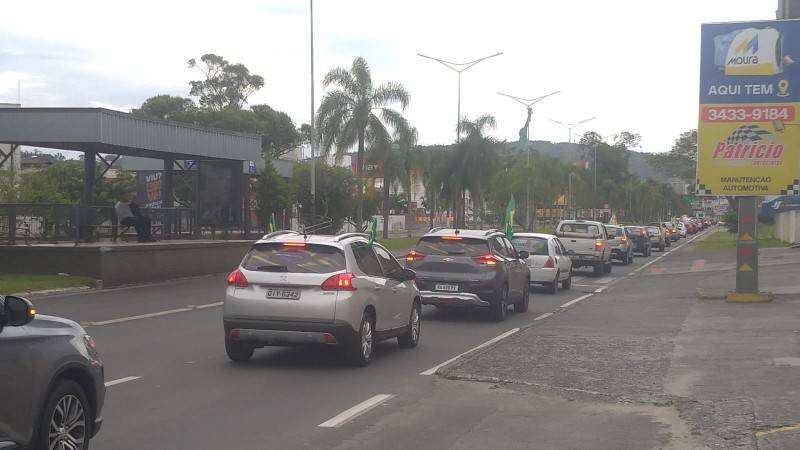 Apoiadores de Bolsonaro fazem carreata em Criciúma — foto 2