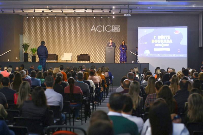 Noite Dourada da Casa Guido reúne cerca de 500 pessoas na Acic — foto 1