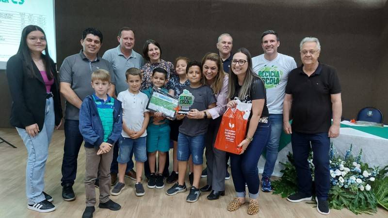'Recicla Escola' coleta aproximadamente 350 toneladas de resíduos em quatro meses e meio — foto 1