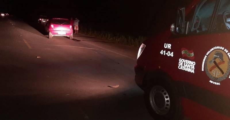 Caroneira de moto fica gravemente ferida em acidente em Jaguaruna — foto 1