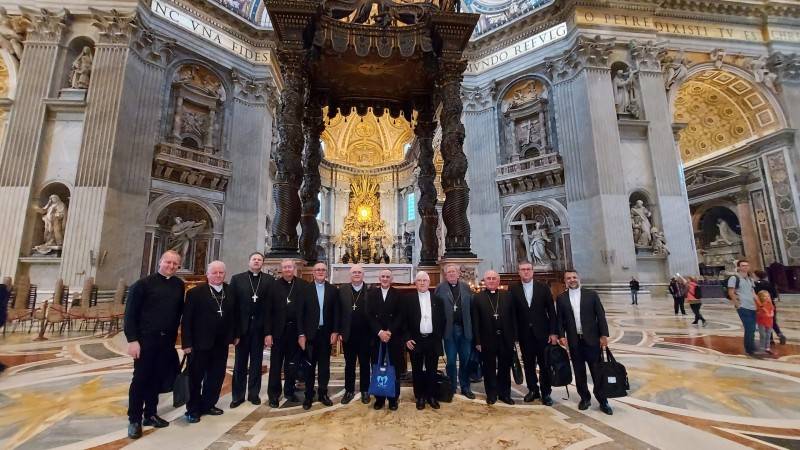 Bispos de Santa Catarina celebram a Eucaristia no Túmulo de São Pedro — foto 1