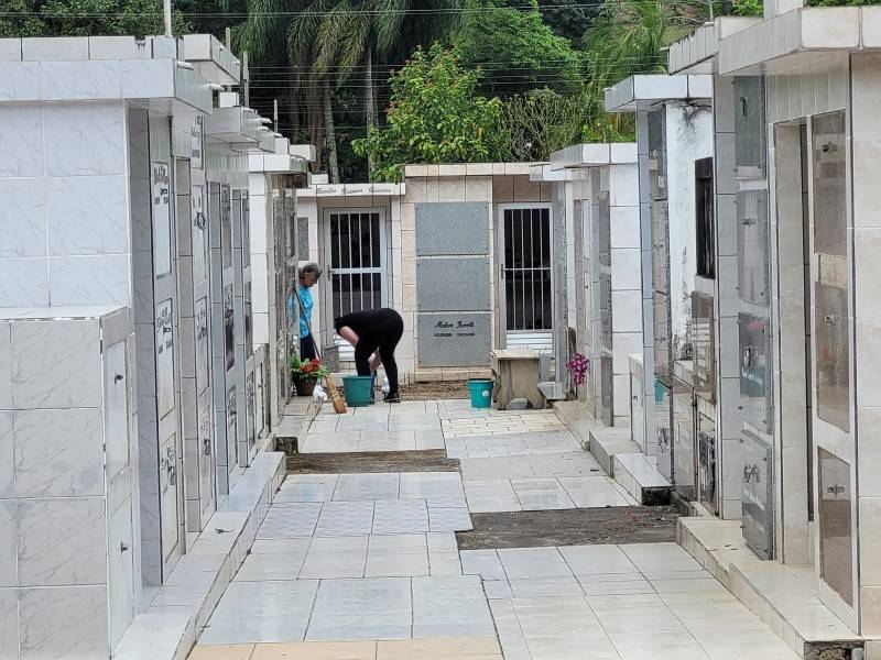 Semana é de limpeza e preparação para o dia de finados no Cemitério Municipal de Urussanga — foto 2