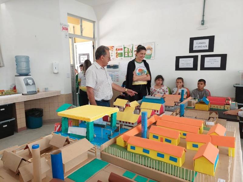 Alunos de Maracajá recriam a própria escola em maquetes — foto 2