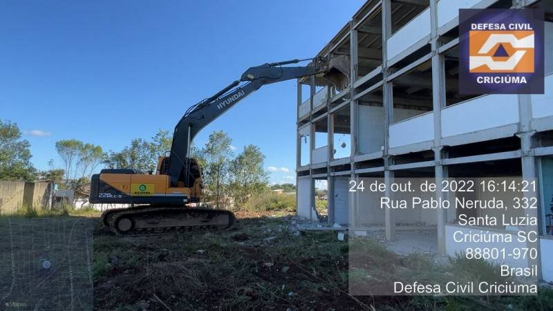 Criciúma inicia o desmonte da estrutura do antigo CAIC — foto 2