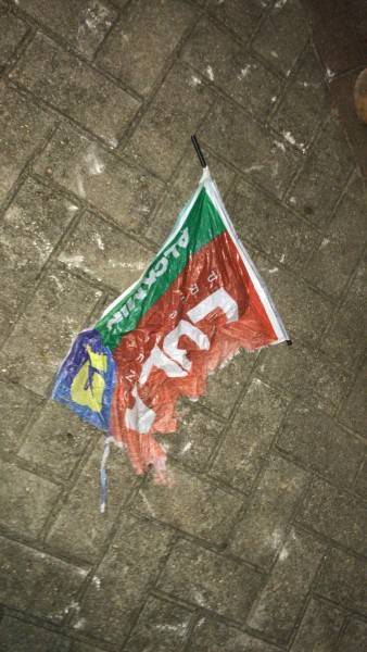 Bandeira é rasgada e princípio de tumulto é registrado no Parque das Nações — foto 1