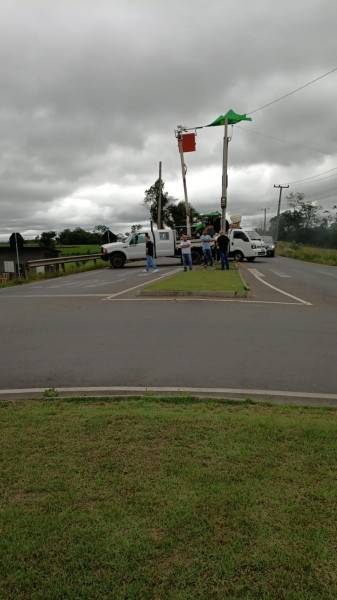 Forquilhinha: SC-108 segue fechada e manifestantes continuam bloqueando rodovia — foto 1