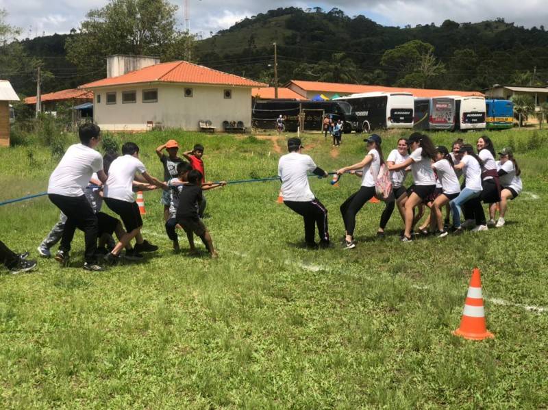 Estudantes do Colégio Universitário visitam aldeia indígena em Imaruí — foto 1