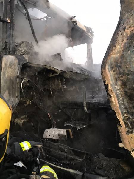Carreta Scania pega fogo em Criciúma — foto 1