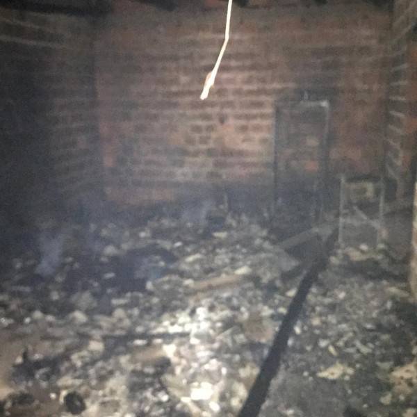 Corpo de Bombeiros combate incêndio em casa no bairro Imperatriz — foto 1