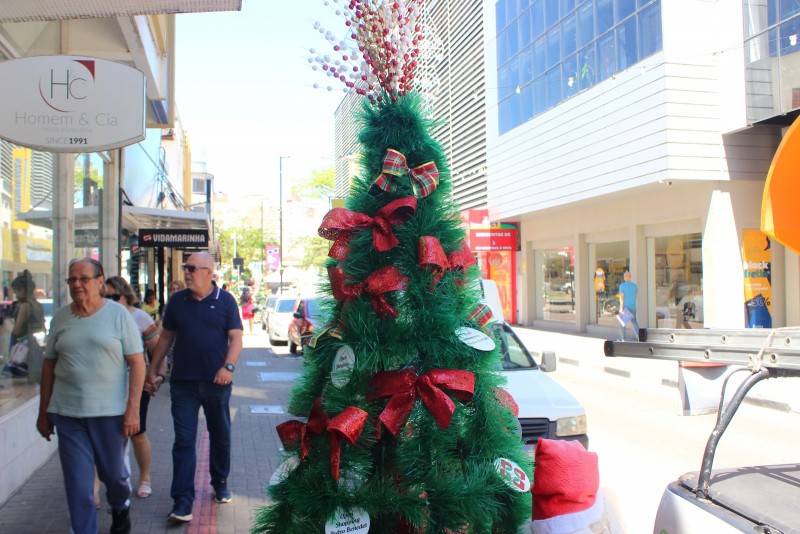 Cerca de cinco mil pessoas são esperadas para o acendimento das luzes de natal na Praça Nereu Ramos — foto 1