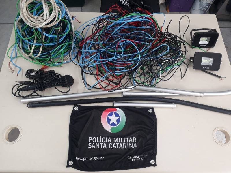 Ladrão é flagrado furtando objetos no Centro de Eventos José Ijair Conti — foto 7